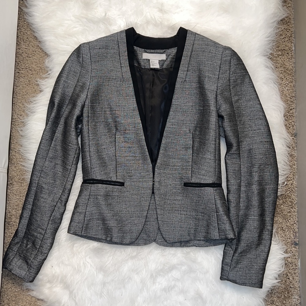 H&M blazer in Grey. Size US 4